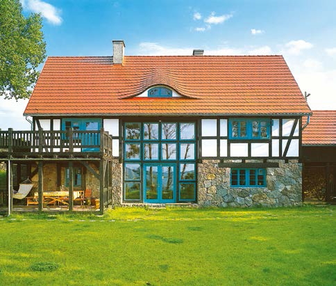 Dach dwuspadowy kryty karpiówką Dach dwuspadowy kryty karpiówką